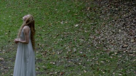 Rebecca Ferguson’un “The White Queen” dizisindeki tüm çıplak ve seksi sahneleri
