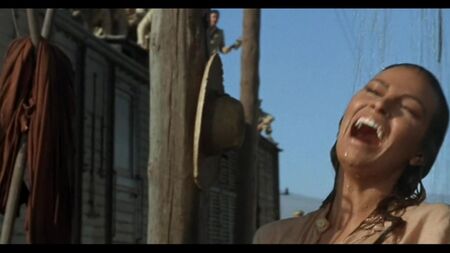 Raquel Welch Çıplak - 100 Tüfek (1969)