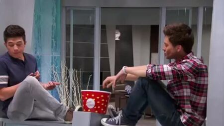 Lab Rats: Elite Force 1. Sezon 2. Bölüm: Bir Kahraman Beklerken