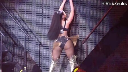 Nicki Minaj'a Adanmış Seksi Gösteri - CANLI YAYIN