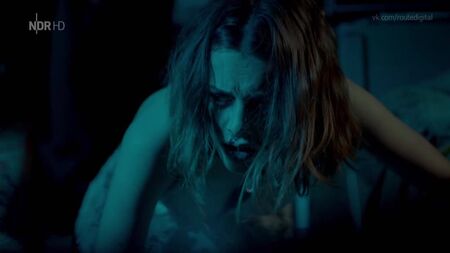 Simone Geissler, Valerie Stoll Nude - Gölgenin Düşmediği Yer (2018) HD 720p Çevrimiçi İzle