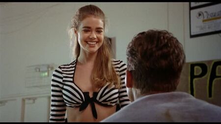 Denise Richards ("Tammy and the T-Rex", 1994) filmindeki ateşli sahneleri