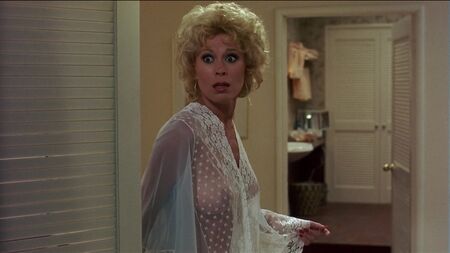 Leslie Easterbrook Çıplak - Özel Tatil Köyü (1985) HD 1080p