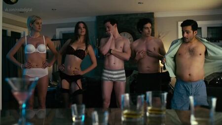Katharine Isabelle Çıplak - Küçük Bir Kasabada Bir Grup Seks Partisi Nasıl Planlanır (2015) HD 1080p Web DL Çevrimiçi İzle
