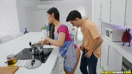 Katana ile Yemek Pişirme - XFantazy.com.mp4