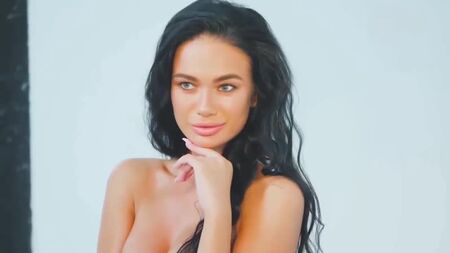 Yana Koshkina çıplak
