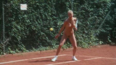 Tatjana Simic, Natascia Paolucci, Tatjana van Zanten, Apollonia van Ravenstein, Tina Shaw Çıplak - Flodder (1986) HD 1080p İzle