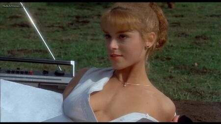 Betsy Russell Çıplak - Özel Okul (1983) HD 1080p