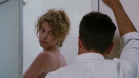 Nancy Travis, Annabella Sciorra Çıplak - İçişleri (1990) HD 1080p Çevrimiçi İzle