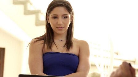 Lezbiyen Gracie Glam, Abella Dunger'ın kedi hakkında sürtünür