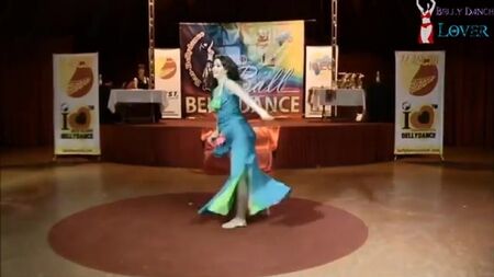 Safinaz'dan daha güzel bir oryantal dans - Silvana Hasna Bellydancer (Halawet Rooh) 24482
