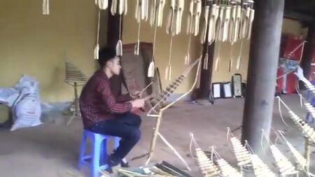 "Bướm Xuân" ve Trưng gitarı ile doğaçlama
