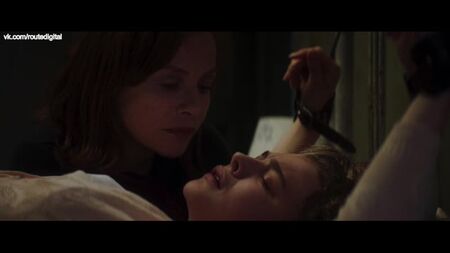 Chloë (Chloe) Grace Moretz, Maika Monroe – Greta (2018) HD 1080p Çıplak mı? Ateşli! Çevrimiçi İzle