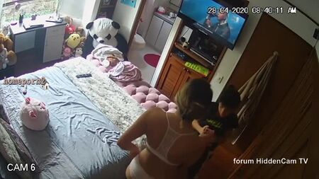 Oğlunun annesi porno yıldızı! ⭐️ Onun neler yaptığını hayal bile edemezsiniz