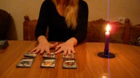 Tarot. Falcılık. Öğretici yayılım. Seçim. Tarot kartları