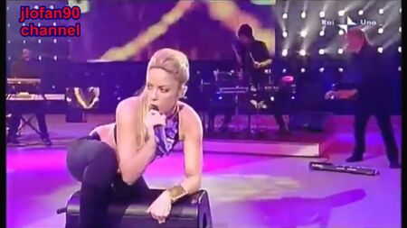 Shakira - Seksi Dans Hareketleri Derlemesi