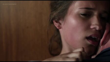 Alicia Vikander Çıplak - Saflık (Güzel Olan Şeye Doğru, 2009) 1080p Çevrimiçi İzle Alicia Vikander - Saflık (Güzel Olan Şeye Doğru)