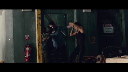 Alexandra Daddario Seksi - San Andreas (2015) HD 1080p Web-DL