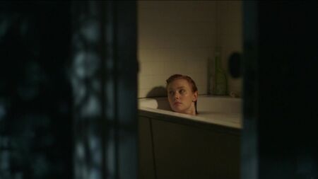 Deborah Ann Woll Çıplak - Forever (2015)