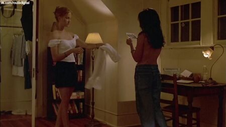 Susan Ward Çıplak, Lori Heuring, Erinn Bartlett, Laurie Fortier - The In Crowd (2000) 1080p İnternette İzle