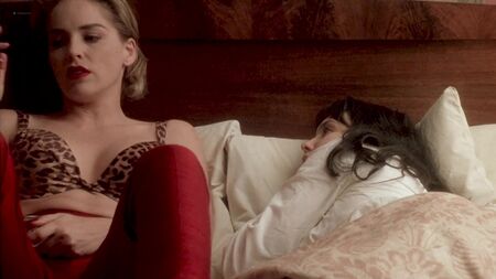 Isabelle Adjani Çıplak, Sharon Stone Seksi - Diabolique (1996) HD 1080p Web