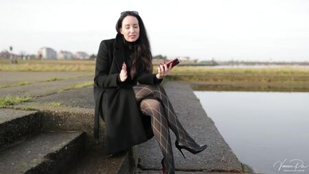 Wolford Tights Long Coat - SSS - Sorular ve Cevaplar - pureGLAMtv'den Vanessa Pur'a sıkça sorulan sorular
