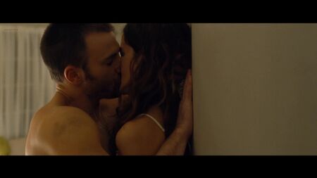 Aubrey Plaza Çıplak, Michelle Monaghan Seksi - Playing It Cool (2014) HD 1080p / Aubrey Plaza, Michelle Monaghan - Kalbi Paramparça
