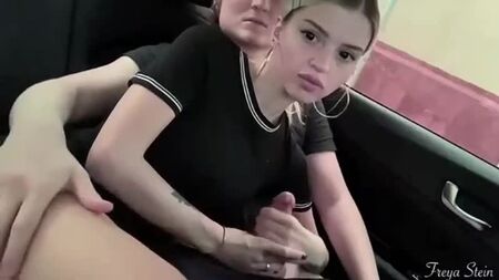 Arabada sakso çekti ve yuttu