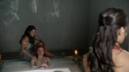 Lucy Lawless, Katrina Law çıplak - Spartacus (2010) 1. sezon 9. bölüm