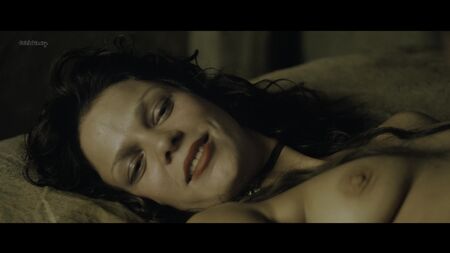 Karoline Herfurth Çıplak, İsim Verilmeyen Grup Seks Sahnesi - Parfüm: Bir Katilin Hikayesi (İspanya/Fransa/Almanya/ABD 2006) [HD 1080p]