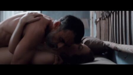 Lucia Mascino, Valentina Belle Çıplak - Bu Dünyada Yaşayamayan Aşklar (2017)
