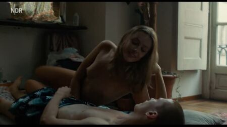 Frida Gustavsson Nude - Tigers (2020) HD 1080p Çevrimiçi İzle