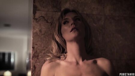 Casey Calvert ve Mona Wales - Canavar Anne [Tamamen Seks, Sert Seks, Oral Seks, Gonzo]