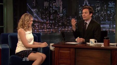 Elizabeth Olsen'ın Seksi Görüntüleri - Late Night with Jimmy Fallon (2011)