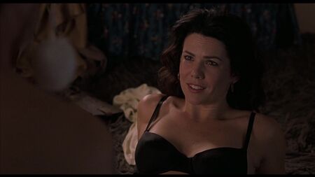 Lauren Graham Seksi, Lisa Ross Çıplak - Bad Santa (2003) 1080p
