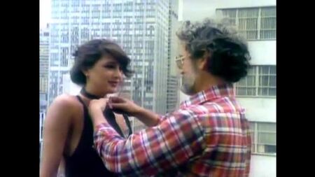 Şeker Sever 2 - Playboy - Playmate Profili