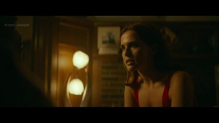 Zoey Deutch - Buffaloed (2019) HD 1080p Çıplak mı? Seksi! Çevrimiçi İzle / Zoey Deutch - Aldatılma