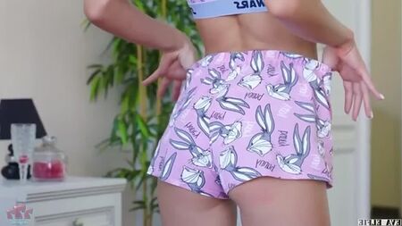 Kız kardeşimin arkadaşlarını becerdim, Eva Elfi, Eva Elfi porno, Rusça