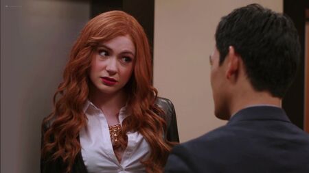 Karen Gillan – Selfie (2014) 1. Sezon 1. Bölüm HD 1080p İnternette Çıplak mı? Seksi! Çevrimiçi İzle / Karen Gillan – Selfie