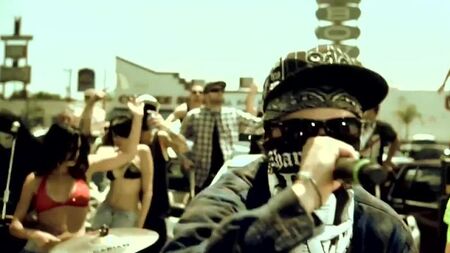 Hollywood Undead - Everywhere I Go (Sansürsüz) HD