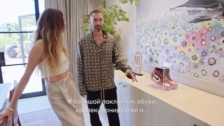 Adam Levine (Maroon 5) ve Behati Prinsloo'nun Los Angeles'taki çiftliğinde (720 x 1280).mp4