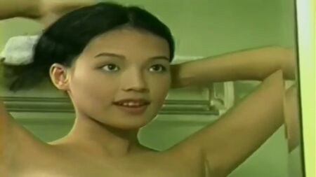 Tayvanlı aktris Shu Qi'nin çıplak banyo sahneleri içeren porno videoları
