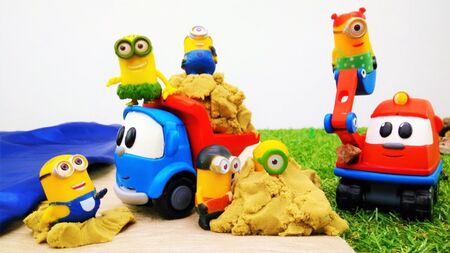 Leva'nın kamyoneti ve #arabalar videosu: Leva ve arkadaşları MINIONLAR için bir plaj yapıyor! Leva'nın arabası