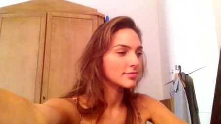 Gal Gadot çıplak