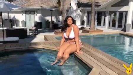 Playboy Playmate Büyük Beden Modeli LaTecia Thomas _ Mayo Koleksiyonu