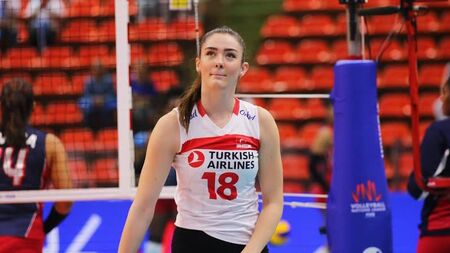 Güzel ve Yetenekli Voleybolcu Zehra Güneş (HD)