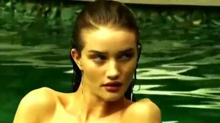 Rosie Huntington-Whiteley - Seksi Çıplak Fotoğraf Derlemesi