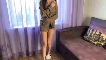 Arkadaşımın annesi beni hileyle evine çekip yüzsüzce becerdi