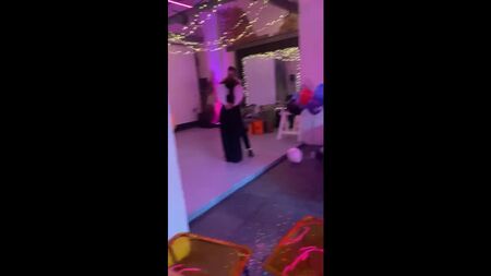 Yulik ve Dasha Kaplan düğünde dans ediyor