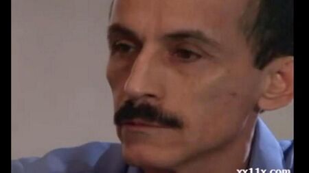 Kız barda müşteriye teslim oldu